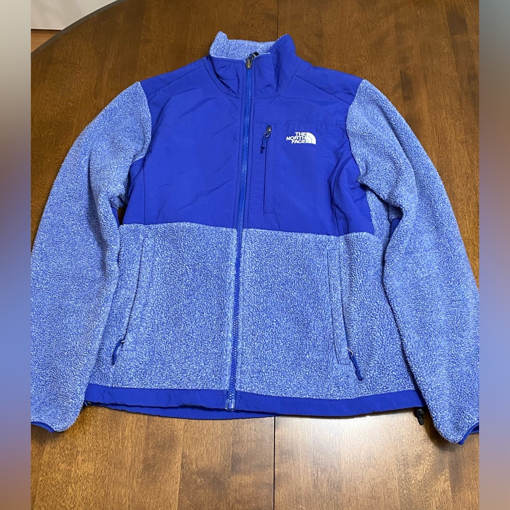 Northface Women’s Coat, Blue Sherpa Jacket Zip-Up, Women’s Size Medium.